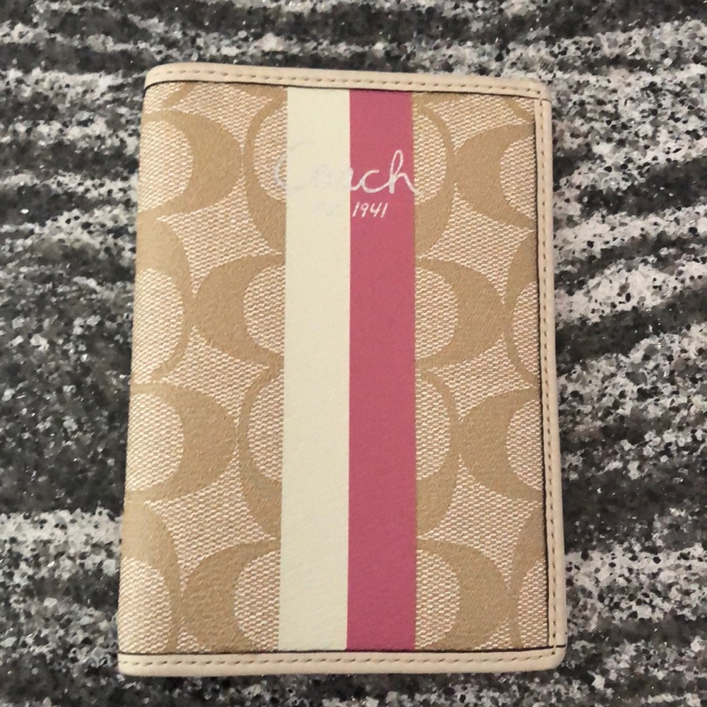 Coach - Passport Case - Signature Canvas